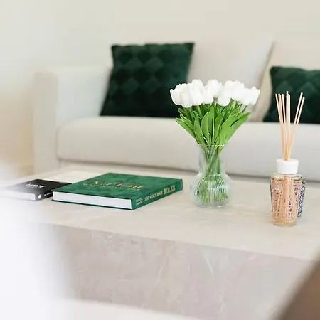 Designer Flat 2br - Central Apartment *